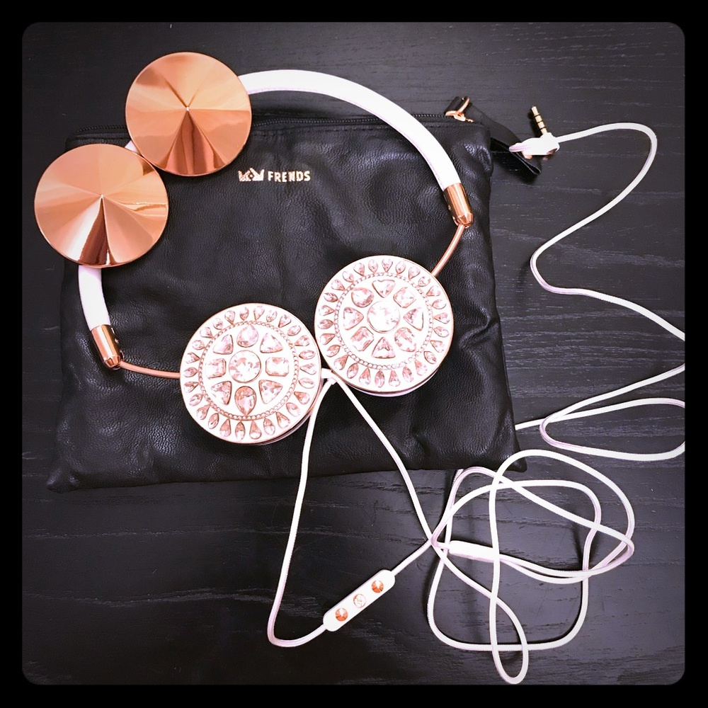Frends rosegold and white headphones